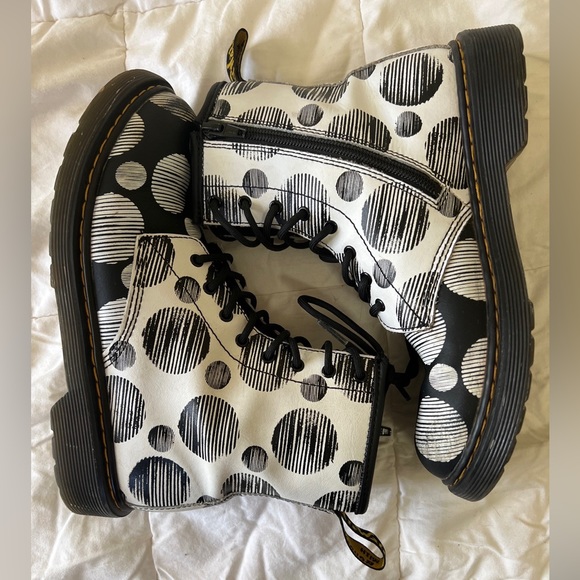 Doc Martin boots, youth size US five men or six women’s - Picture 2 of 6